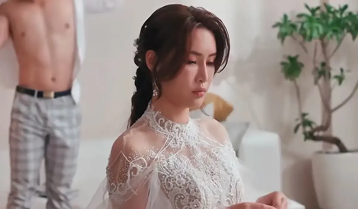 苏畅艾熙主演《小凤新婚》全集高清在线观看-无删减完整版免费放送-小凤新婚1080P无广告播放-云端秒存即看