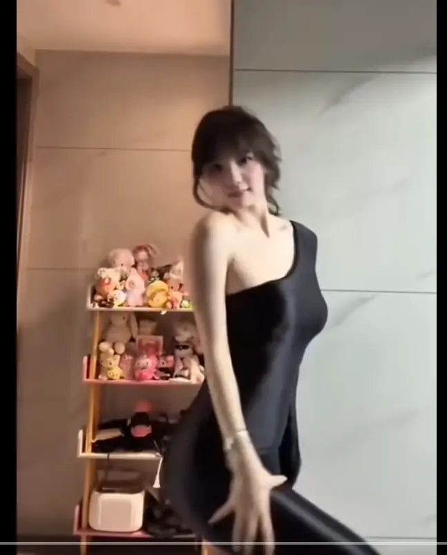 ###资源名输出至变量<br />
《sunny77拳套续集》相关资源图片
