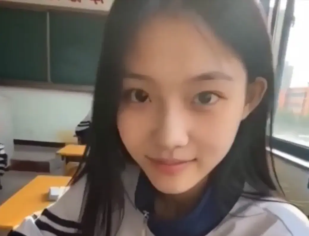 黄果AI短剧《我的十八岁女友》无删减版免费在线观看_4K蓝光画质极速加载_高甜治愈结局太甜_星空影院热播追完又想谈恋爱